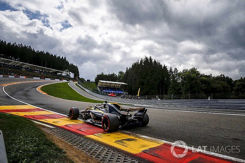 Sainz saldrá desde el fondo de la parrilla en Spa