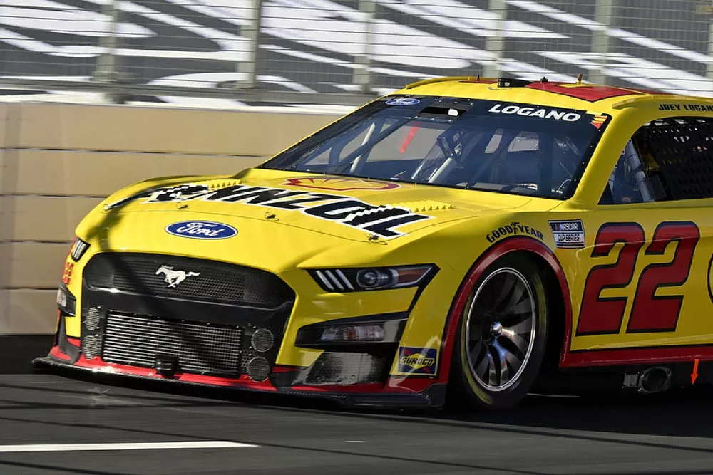 Joey Logano, Team Penske, Ford Mustang Shell Pennzoil