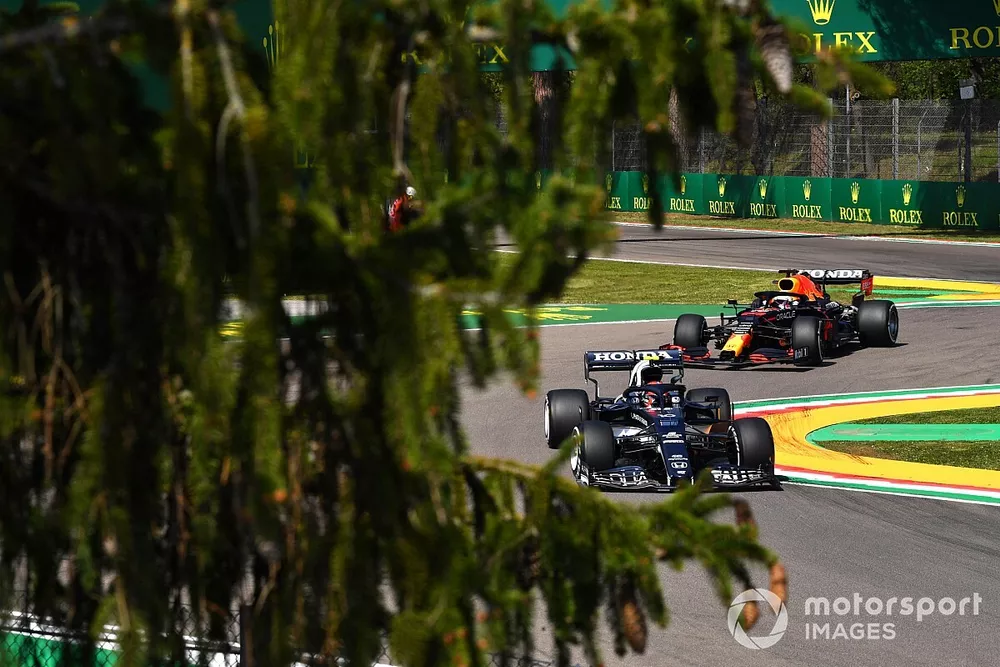 Pierre Gasly, AlphaTauri AT02, Max Verstappen, Red Bull Racing RB16B
