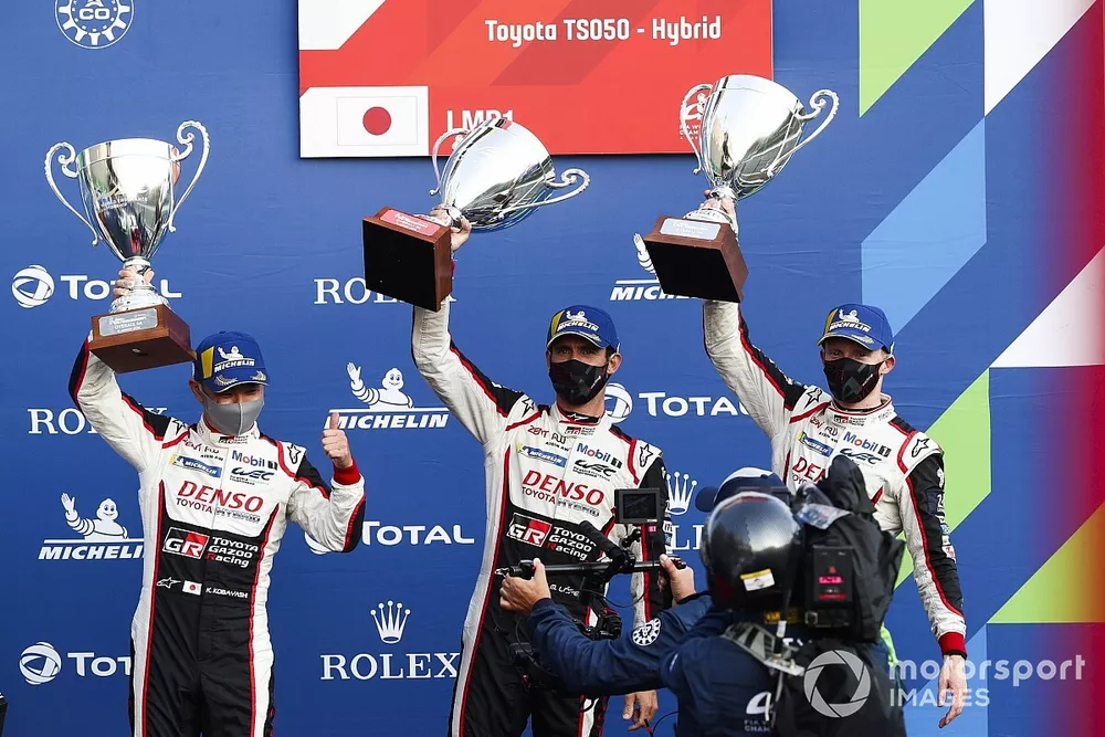 Podio: ganadores: #7 Toyota Gazoo Racing Toyota TS050: Mike Conway, Kamui Kobayashi, Jos&eacute; Mar&iacute;a L&oacute;pez