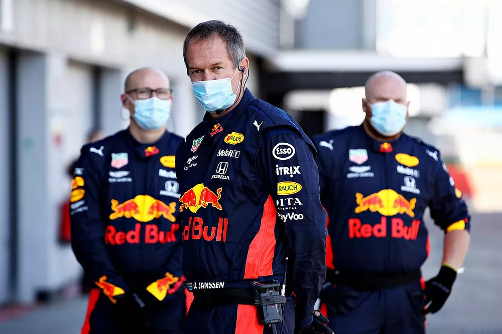 Red Bull Racing-teamleden in de pitstraat
