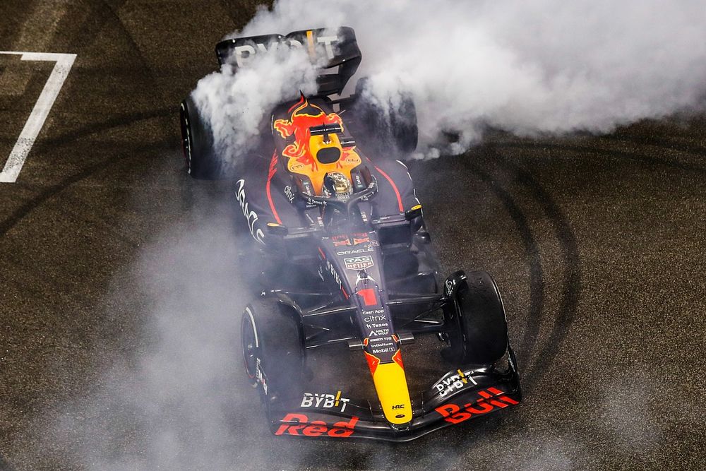 フェルスタッペン優勝でシーズン閉幕。引退レースのベッテルは