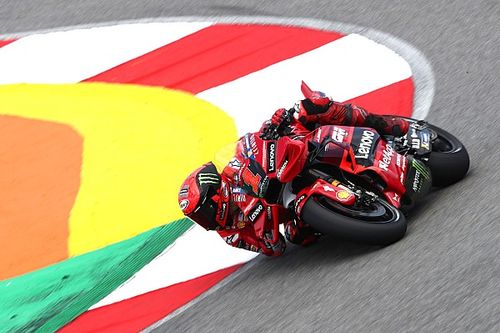 Bagnaia lidera el primer día de test en Portugal y se acerca al récord