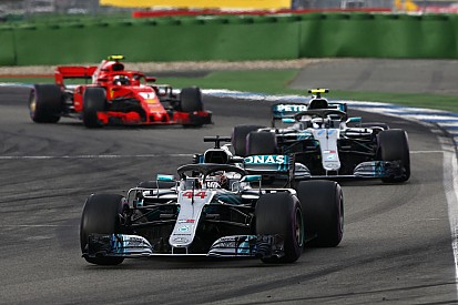 Mercedes explicó por qué ordenó a Bottas que no ataque a Hamilton