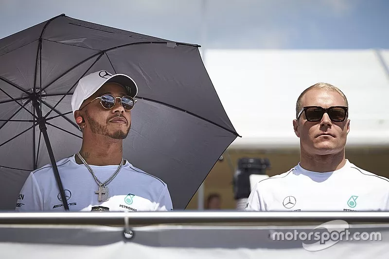 Lewis Hamilton, Mercedes AMG F1, avec Valtteri Bottas, Mercedes AMG F1