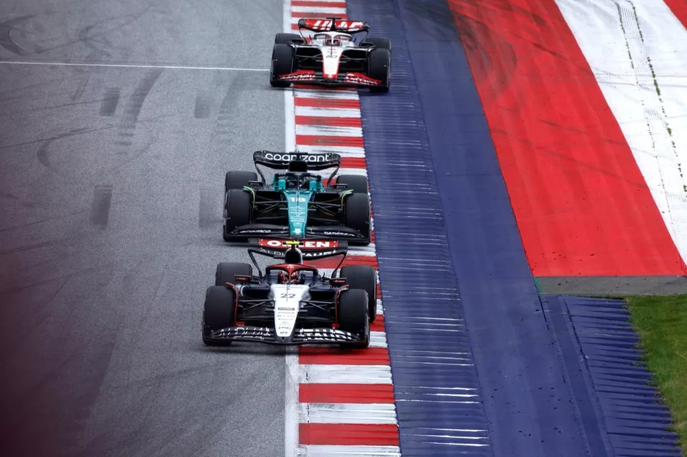 Yuki Tsunoda, AlphaTauri AT04, Lance Stroll, Aston Martin AMR23, Kevin Magnussen, Haas VF-23
