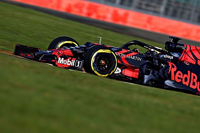 Red Bull проверила RB15 в Сильверстоуне: первые фото