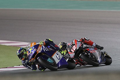 Moto2 in Katar: Baldassarri 0,026s vor Lüthi, Schrötter auf dem Podium