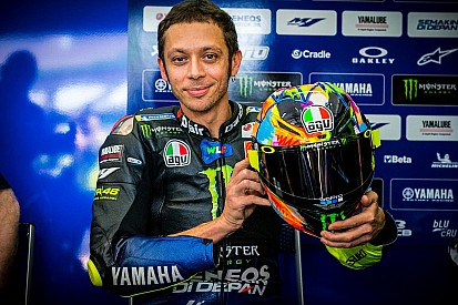 Rossi dévoile un nouveau casque flashy pour les tests