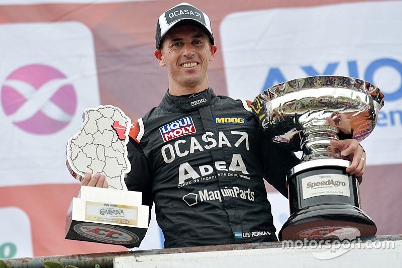 Podio: ganador Leonel Pern&iacute;a, Maquin Parts Racing