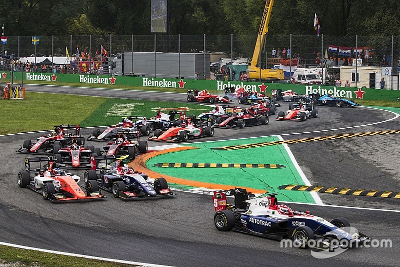 La FIA Formule 3 assemble une grille de 30 voitures