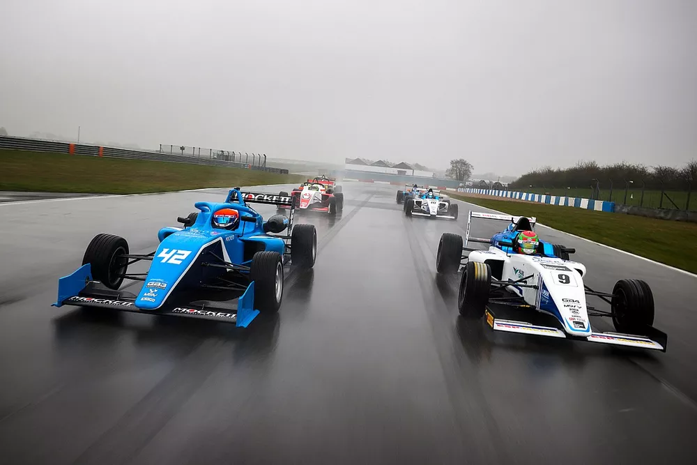 GB3 and GB4 cars on track