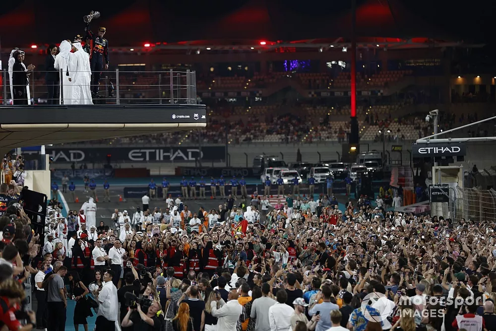 Max Verstappen, Red Bull Racing, 1st position, lifts the winners trophy