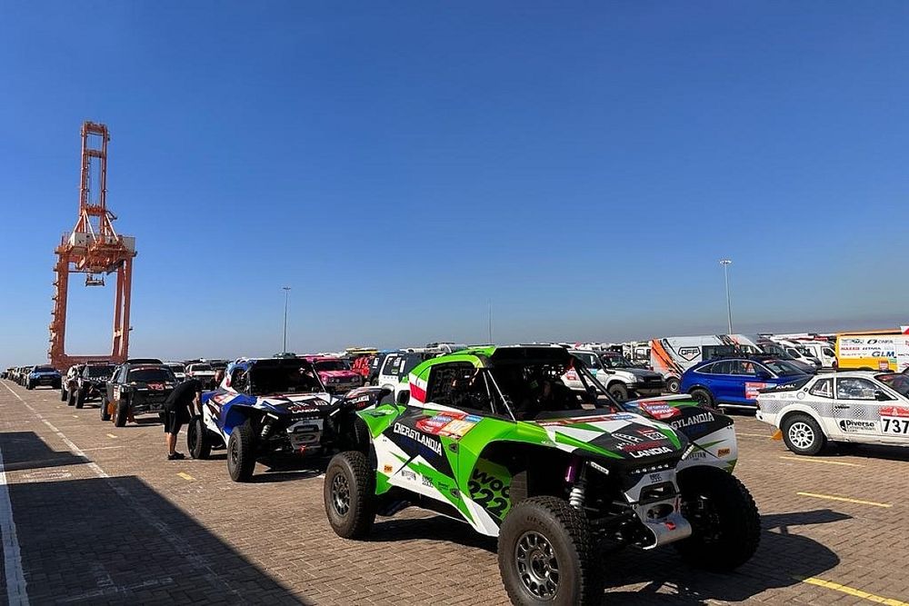 Cars of Energylandia Rally Team in port