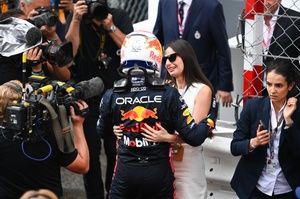 Em meio a temporada difícil na F1, Verstappen destaca foco na família: "Isso é o mais importante"