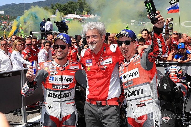 Segundo, Andrea Dovizioso, Ducati Team, Gigi Dall'Igna, Ducati Team General Manager, ganador, Jorge Lorenzo, Ducati Team