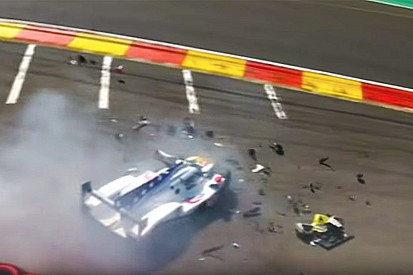 Fittipaldi podría tener fracturadas sus piernas tras el accidente en Spa- VIDEO
