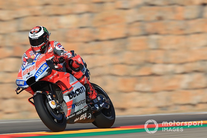 Aragon, Libere 4: Lorenzo riporta la Ducati in vetta davanti a Iannone. Marquez cade