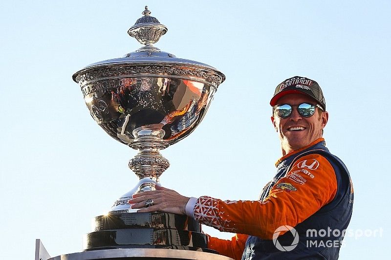 Scott Dixon, Chip Ganassi Racing Honda, with Astor Cup