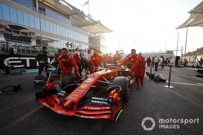Sebastian Vettel, Ferrari SF90, arrives on the grid