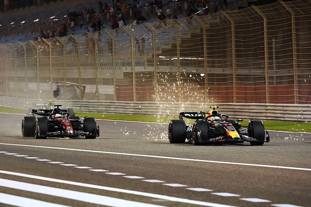 Sergio Pérez, Red Bull Racing RB19, Valtteri Bottas, Alfa Romeo C43