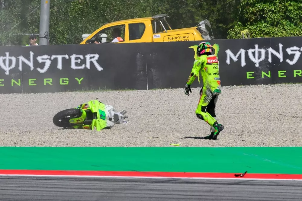 Jorge Mart&iacute;n, Aprilia Racing Team, Franco Morbidelli, VR46 Racing Team crash