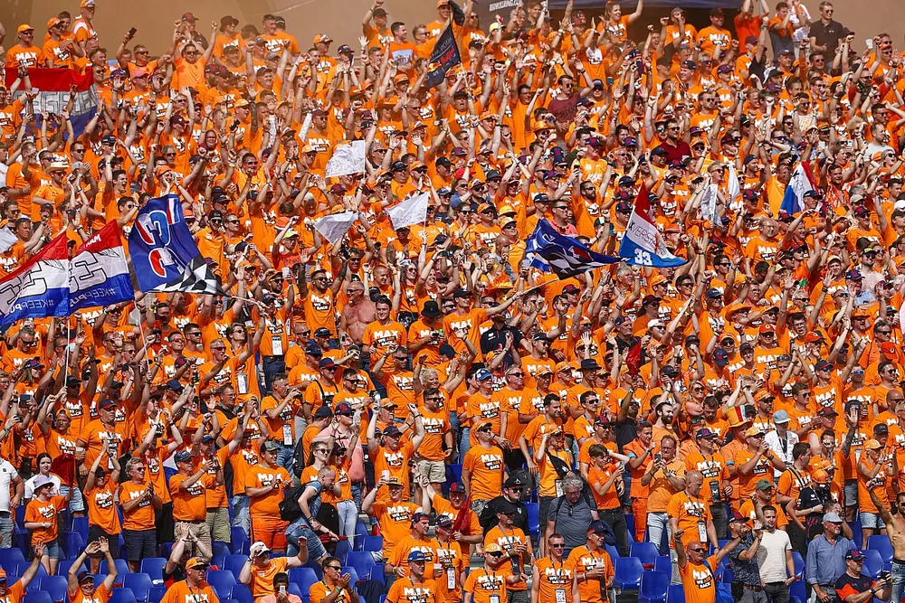 Fans van Max Verstappen op de tribune