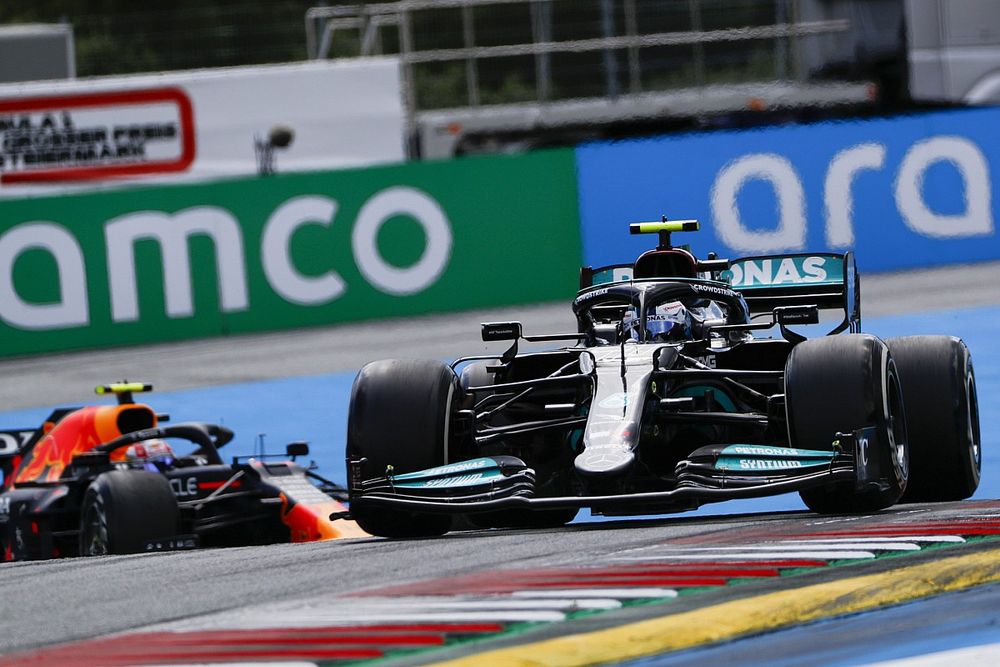 Valtteri Bottas, Mercedes W12, Sergio Perez, Red Bull Racing RB16B