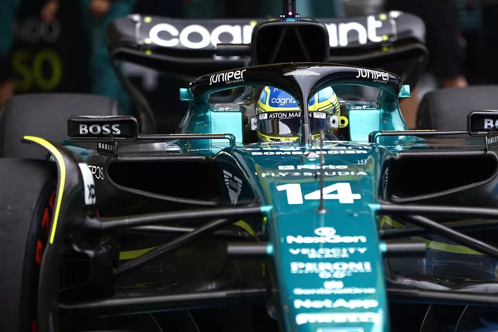 Fernando Alonso, Aston Martin AMR23, sale de boxes