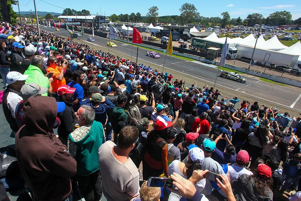 Largada da Stock Car em Tarum&atilde;