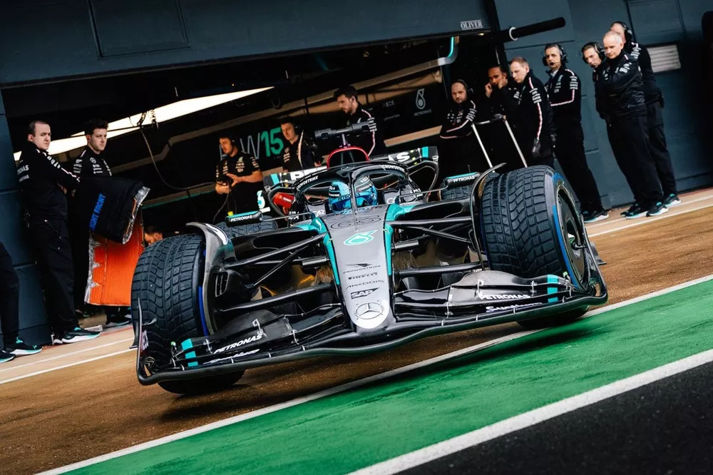 George Russell, Mercedes W15
