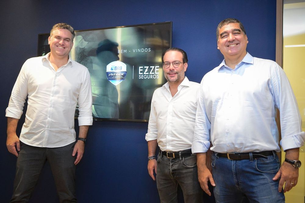 Fernando Julianelli, CEO da Vicar, Ivo Jucá Machado, VP de Relações Institucionais e Marketing da EZZE Seguros e Richard Vinhosa, CEO da EZZE Seguros
