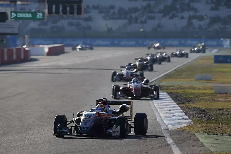 Alex Palou, Hitech Bullfrog GP Dallara F317 - Mercedes-Benz