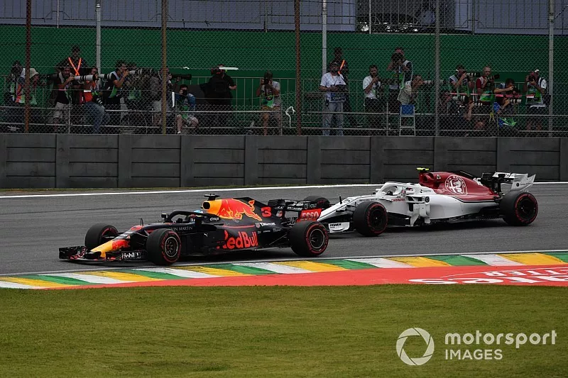 Daniel Ricciardo, Red Bull Racing RB14 voor Charles Leclerc, Sauber C37 