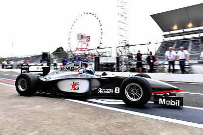 Хаккінен повернувся за кермо McLaren MP4/13 через 20 років після титулу