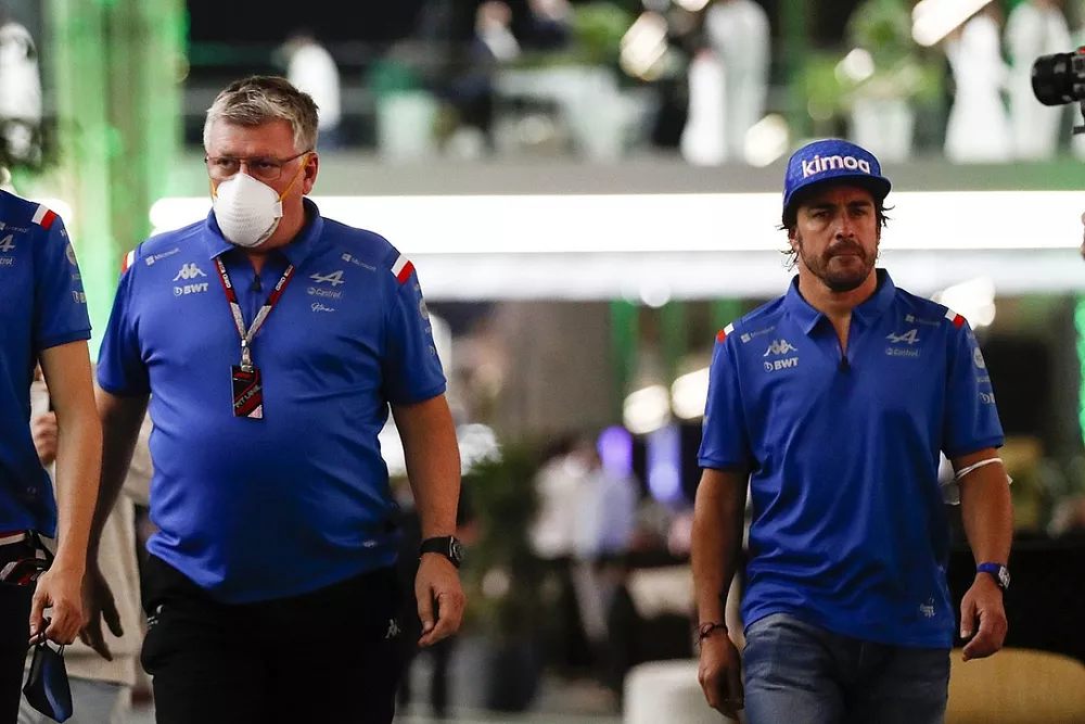 Esteban Ocon, Alpine F1 Team, Otmar Szafnauer, Team Principal, Alpine F1, and Fernando Alonso, Alpine F1 Team