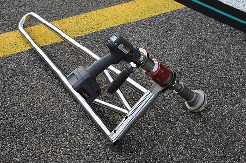 Mercedes prueba una nueva arma para frenar a Red Bull en boxes