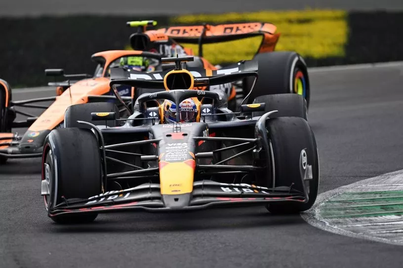 Max Verstappen, Red Bull Racing RB20, Lando Norris, McLaren MCL38 