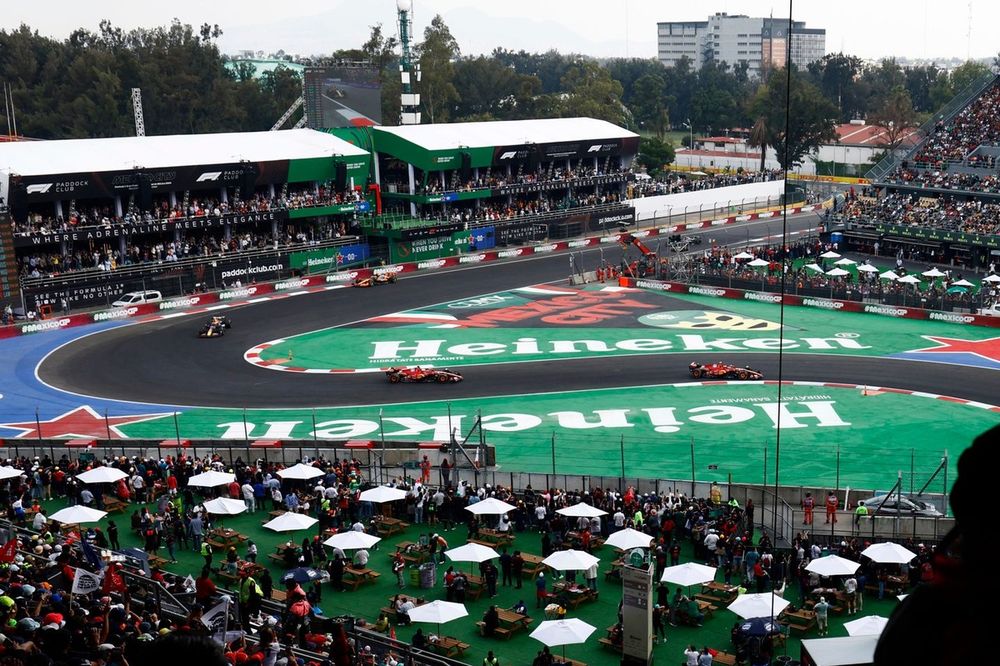 Carlos Sainz, Ferrari SF-24, Charles Leclerc, Ferrari SF-24, Max Verstappen, Red Bull Racing RB20