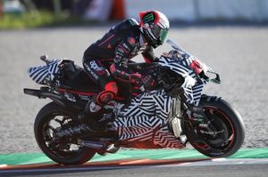 Bezzecchi destaca el trabajo "atómico" de Aprilia en el test de Valencia