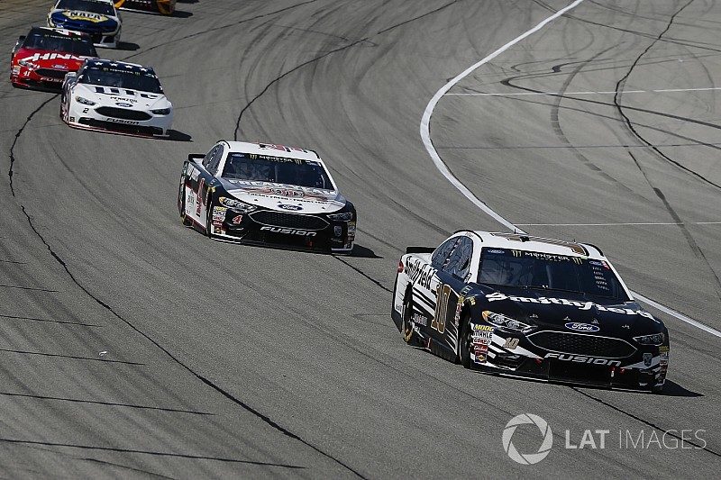 Aric Almirola tenía que correr