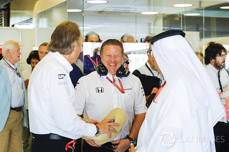 Zak Brown, Director Ejecutivo McLaren Technology Group, Mansour Ojjeh y El Jeque Mohammed bin Essa A