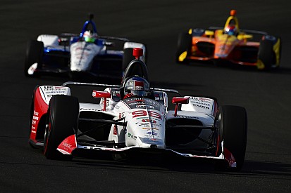 Marco Andretti marca el paso a la mitad del segundo día de pruebas