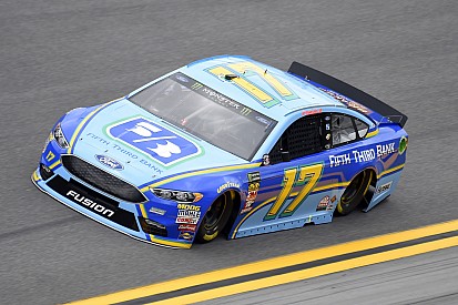 Ricky Stenhouse Jr. takes Stage 1 win at Daytona