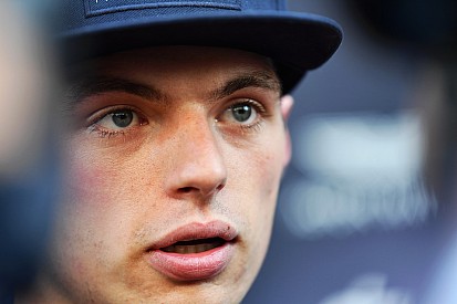 Norris neemt het op voor Verstappen na kritiek op online rijgedrag