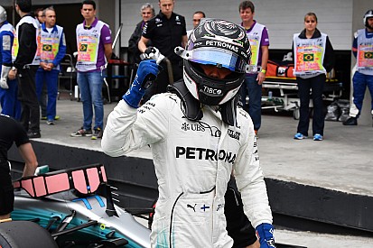 Bottas é pole em Interlagos; Hamilton bate e fica em último