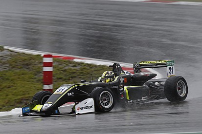 Agyonverte az F3-as mezőnyt a McLaren üdvöskéje a nürburgringi esőben