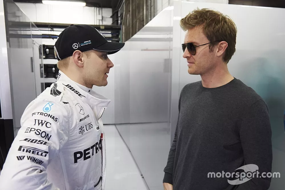 Valtteri Bottas, Mercedes F1 Team talks to world champion Nico Rosberg