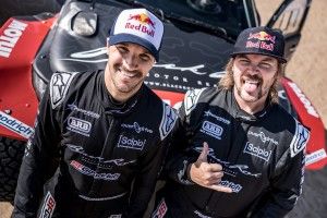 De la moto al coche: Toby Price y Sam Sunderland juntos en el Dakar 2025