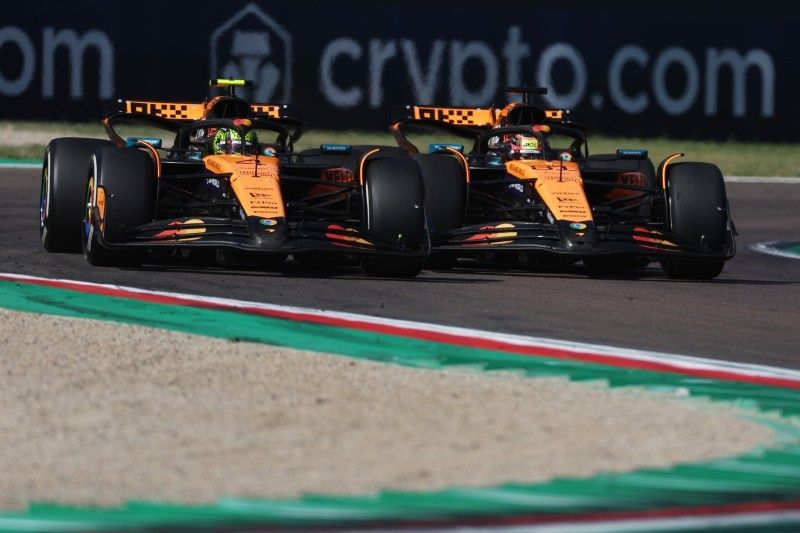 Jacques Villeneuve kritisiert: McLaren "zeigt Schw&auml;che" in der Stallorder-Frage